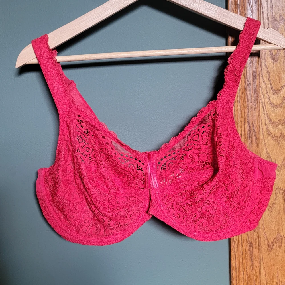Red Lace Bra - Picture 1 of 4